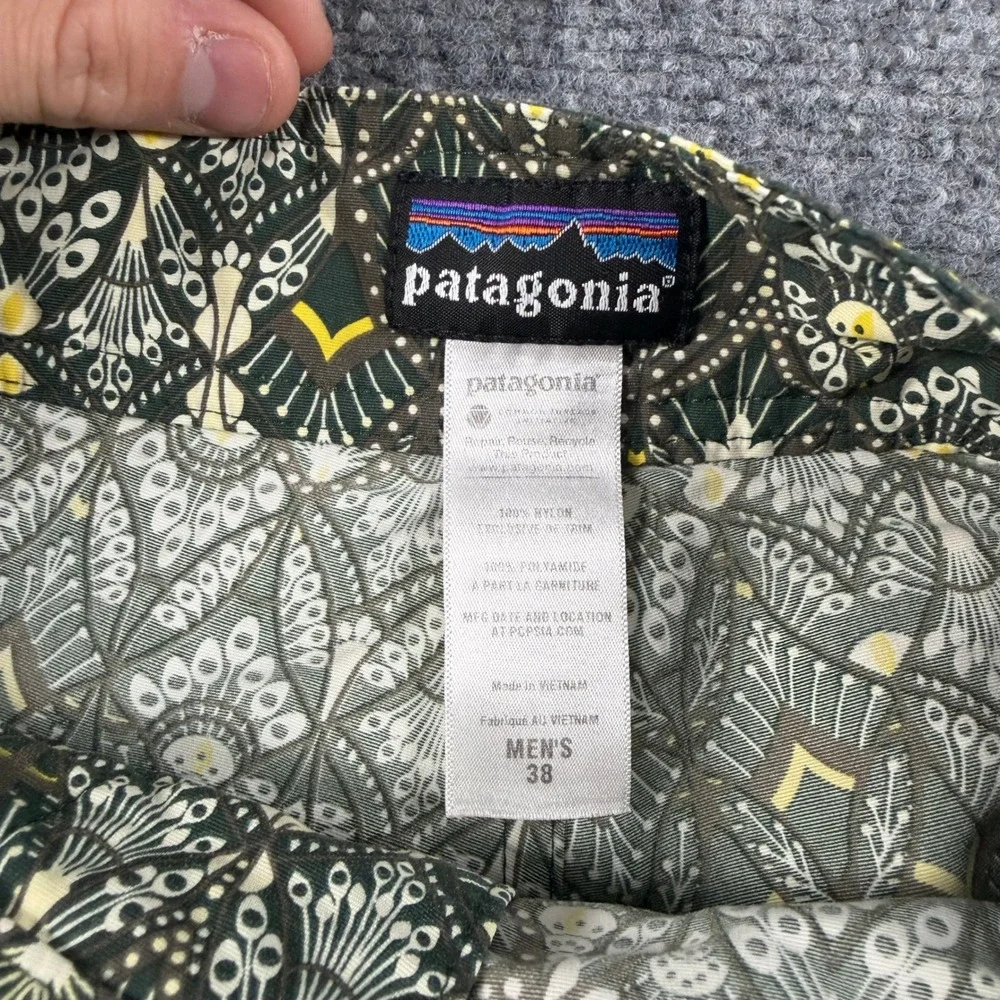 Patagonia Board Shorts Mens 38 Green Geometric Fan Print Swim Trunks Surf Beach